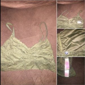 NEW!  VS PINK LACE BRALETTE MEDIUM